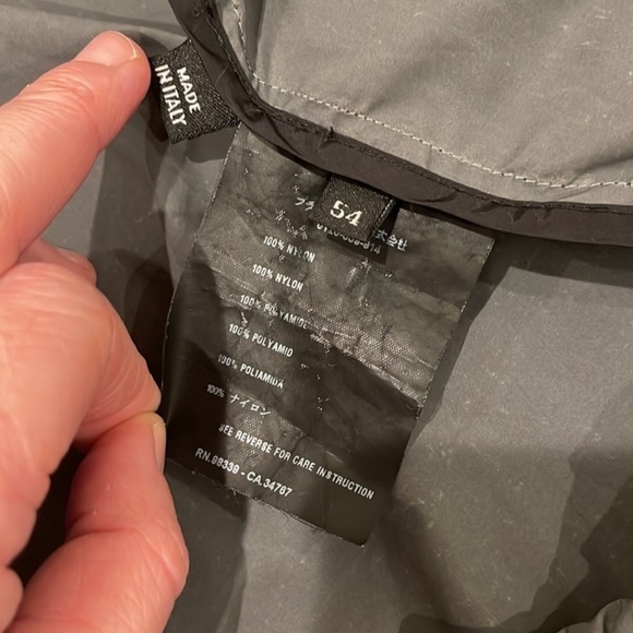 Authentic Prada windbreaker that transforms into a bag size 54
Women's
Black - Picture 11 of 16